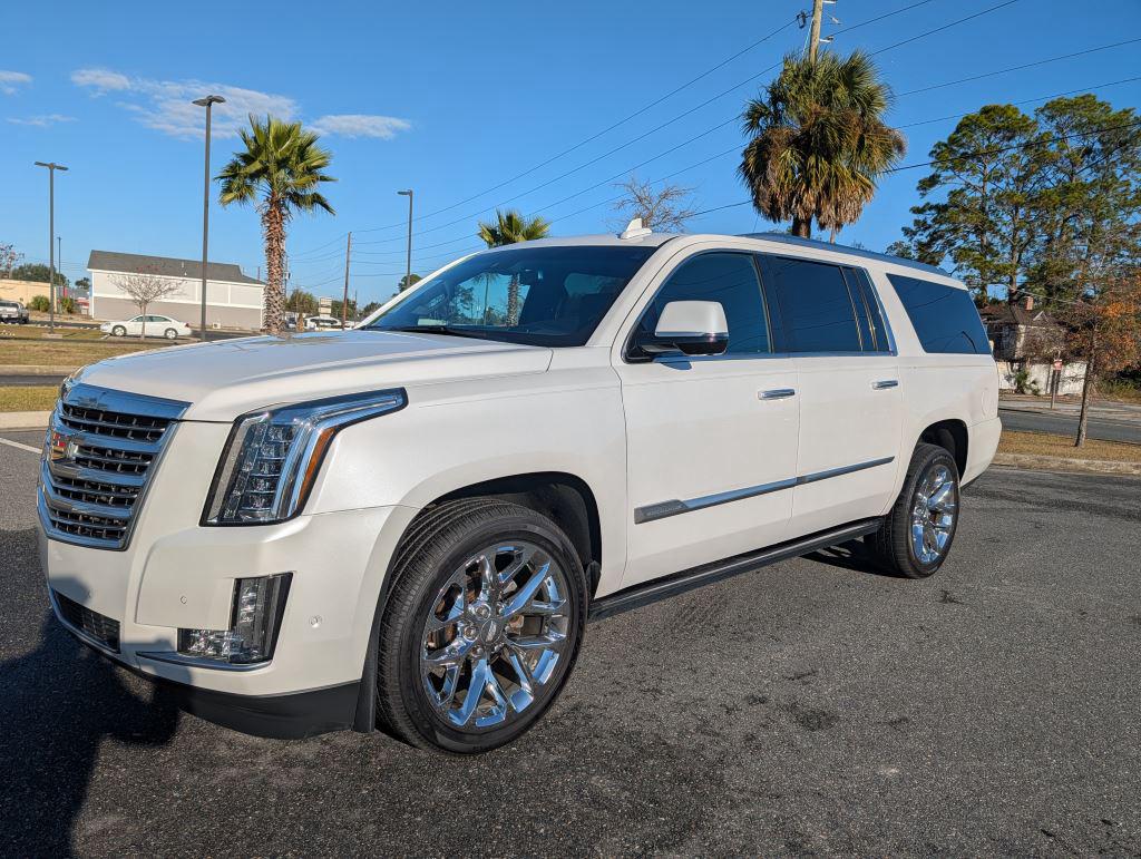 2019 Cadillac Escalade ESV Platinum's photo