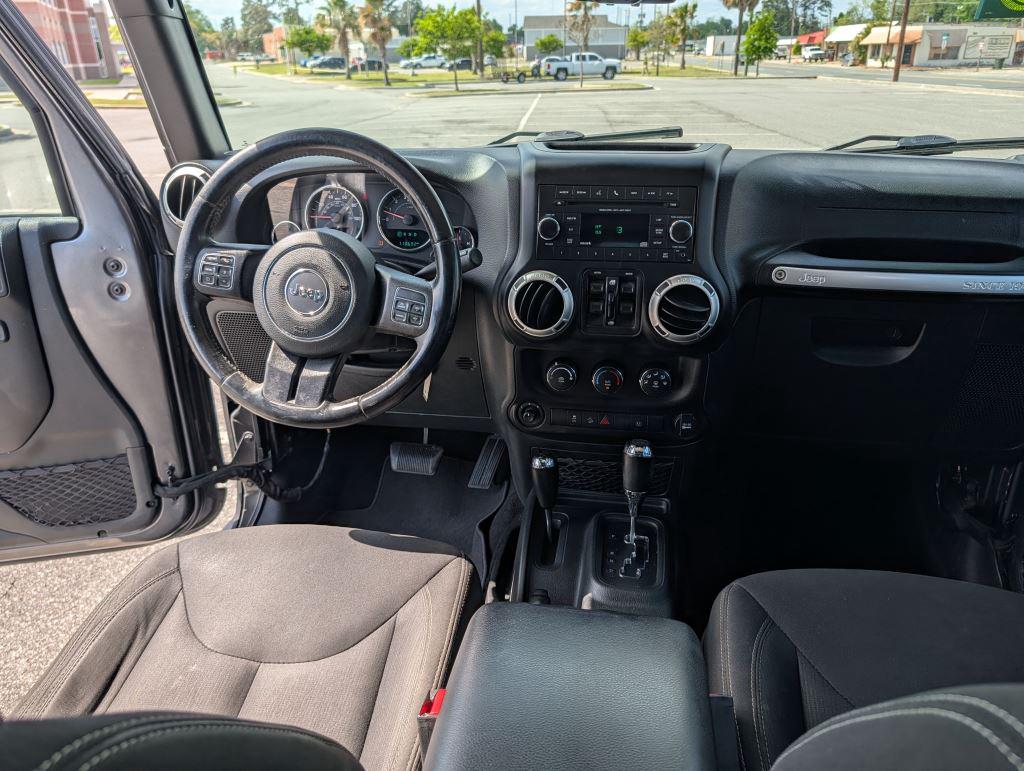 2018 Jeep Wrangler JK Unlimited Sahara - Photo 12