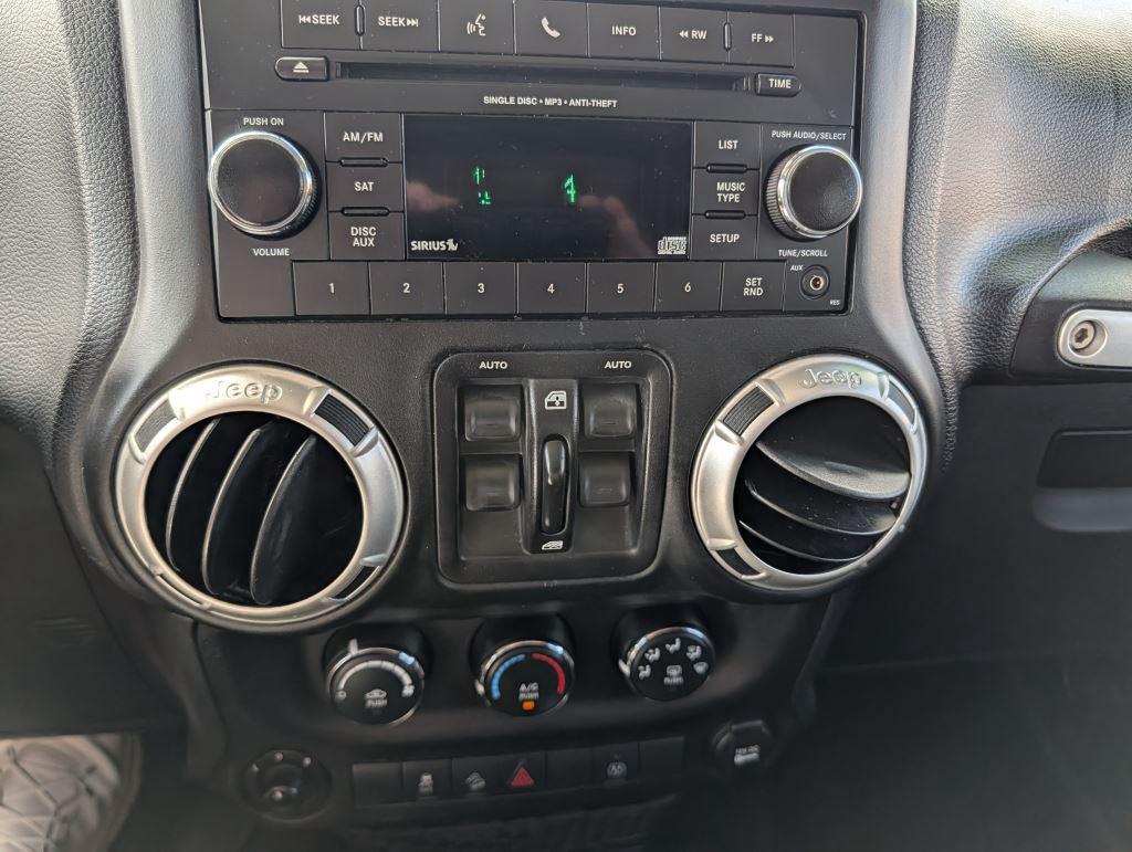 2018 Jeep Wrangler JK Unlimited Sahara - Photo 15